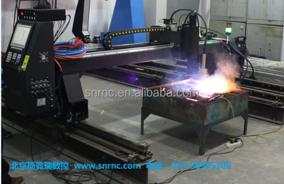 Máquina de corte preta da chama do plasma do CNC do pórtico para a folha de metal